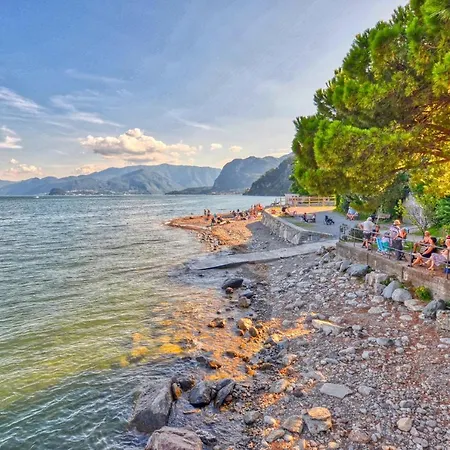 Apartamento Mit Seeblick, Strandnaehe Und Tiefgaragen Stellplatz Acquaseria