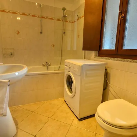 Mit Seeblick, Strandnaehe Und Tiefgaragen Stellplatz Apartamento *